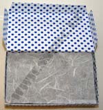 Pohľad do bonboniérky.